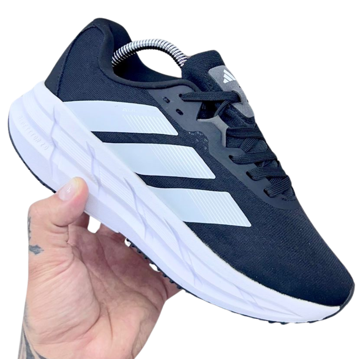 Comprar Zapatillas Adidas Repetitor 2.0 Sneaker Running Hombre Shoes en Onlineshoppingcenterg. Si buscas un calzado ideal para correr y lucir increíble, comprar Zapatillas Adidas Repetitor 2.0 Sneaker Running Hombre Shoes es la elección perfecta. En Onlineshoppingcenterg ofrecemos este modelo de zapatillas Adidas hombre que se caracteriza por su diseño innovador, comodidad y rendimiento, pensado especialmente para los amantes del running.  ¿Por Qué Elegir Zapatillas Adidas Repetitor 2.0 para Hombre? Las Adidas Repetitor 2.0 Sneaker Running Hombre Shoes están diseñadas para ofrecer soporte y comodidad en cada pisada. Esta zapatilla combina tecnología avanzada con materiales de alta calidad, lo que la hace perfecta tanto para corredores como para quienes buscan un estilo casual deportivo.  Características de las Adidas Repetitor 2.0 Sneaker Running Hombre Shoes Amortiguación superior: Su tecnología de absorción de impacto ayuda a proteger las articulaciones y mejorar el rendimiento en cada carrera. Diseño ergonómico y ligero: Estas zapatillas Adidas running hombre ofrecen ligereza y un ajuste perfecto que se adapta a la forma del pie. Materiales duraderos y resistentes: Su construcción está pensada para resistir el uso intensivo, lo que las convierte en una inversión segura y duradera. Además, las Adidas Repetitor 2.0 no solo ofrecen un rendimiento excelente, sino también un diseño moderno que combina con cualquier atuendo.  Comprar Zapatillas Adidas Hombre en Colombia En Onlineshoppingcenterg te ofrecemos la facilidad de comprar Zapatillas Adidas Repetitor 2.0 Sneaker Running Hombre Shoes desde cualquier lugar en Colombia. Nuestro servicio incluye envío a ciudades como Bogotá, Medellín, Cali y más, asegurando que recibas tus zapatillas de forma rápida y segura.